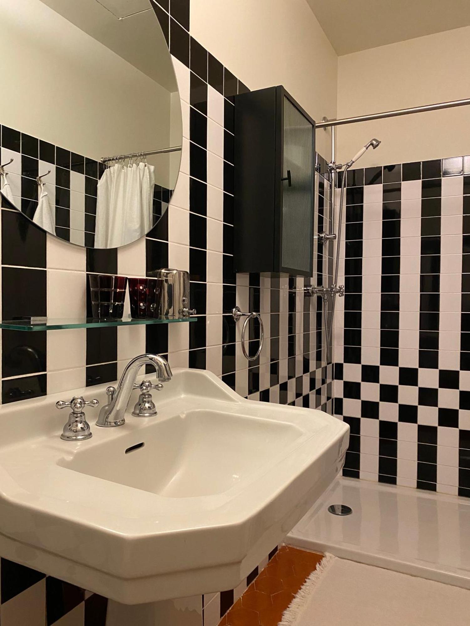 Le Saint Apolline - Sete, Appartement Haussmanien Exteriör bild